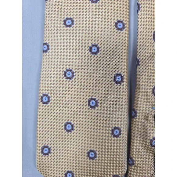 Peter Millar Silk Tie Yellow/Beige Geometric Designer Pattern Hand Folded Mens - Picture 2 of 8